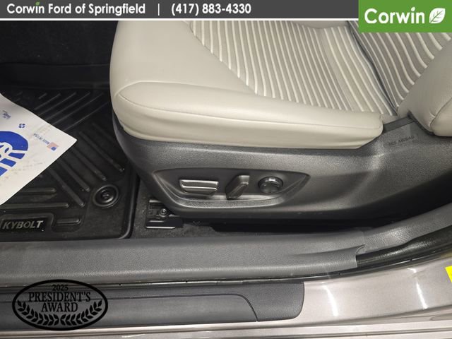 Used 2022 Toyota Camry SE image 32