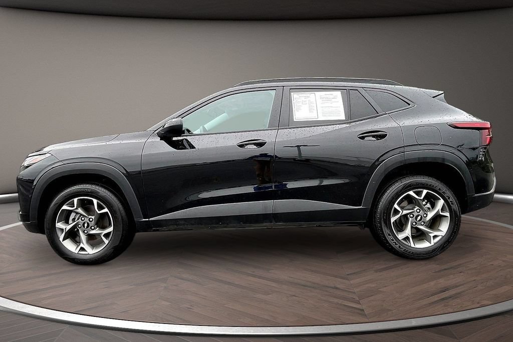 Used 2025 Chevrolet Trax LT FWD image 7