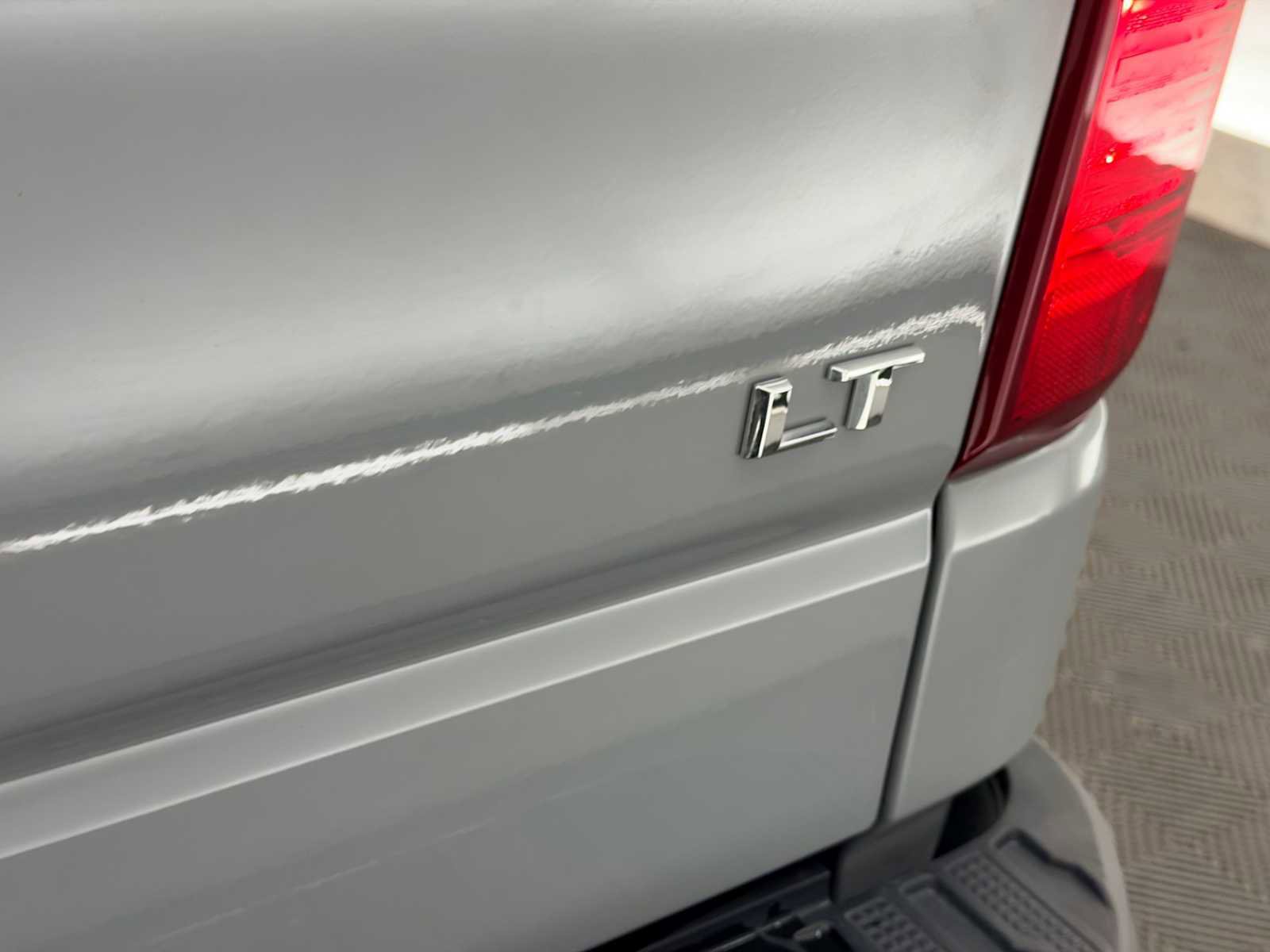 Used 2024 Chevrolet Silverado 1500 LT image 14