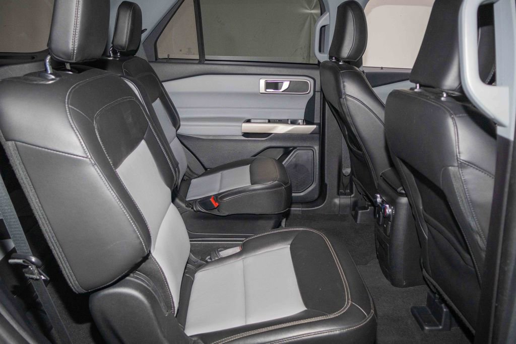 Used 2022 Ford Explorer XLT w/ Equipment Group 202A image 17