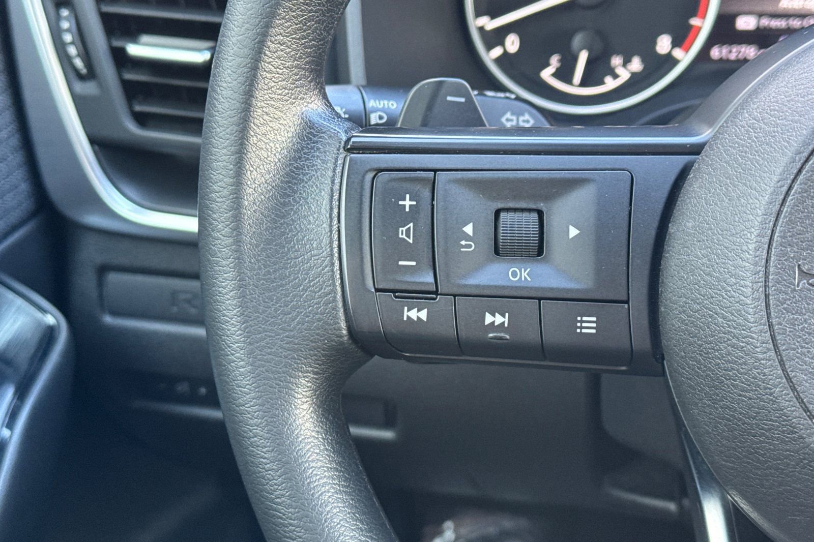 Certified 2023 Nissan Rogue S image 27