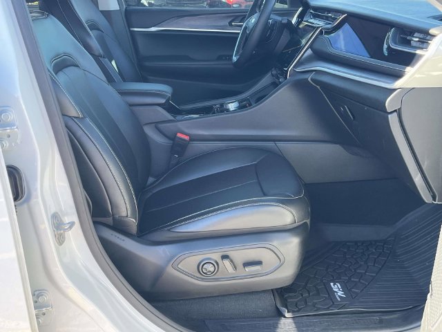 Used 2023 Jeep Grand Cherokee 4WD 4xe w/ Luxury Tech Group II image 25