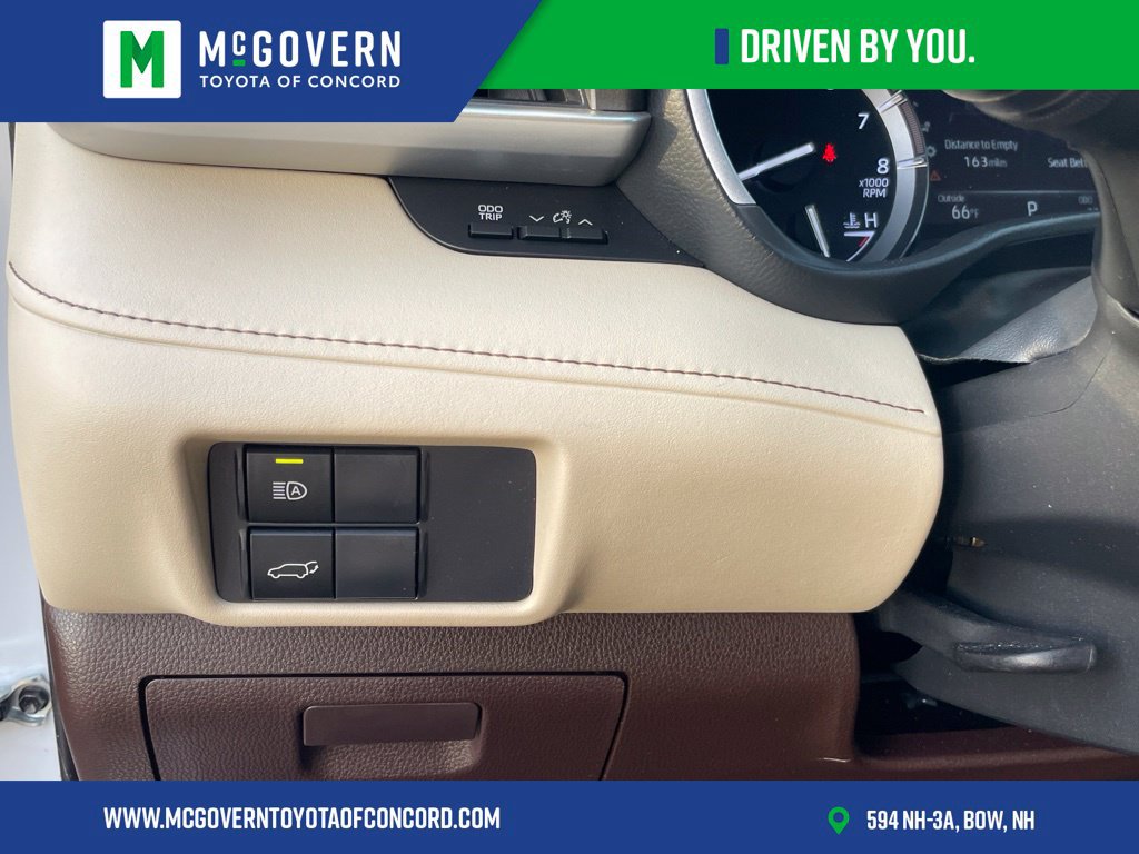 Used 2021 Toyota Highlander XLE AWD/4WD image 32