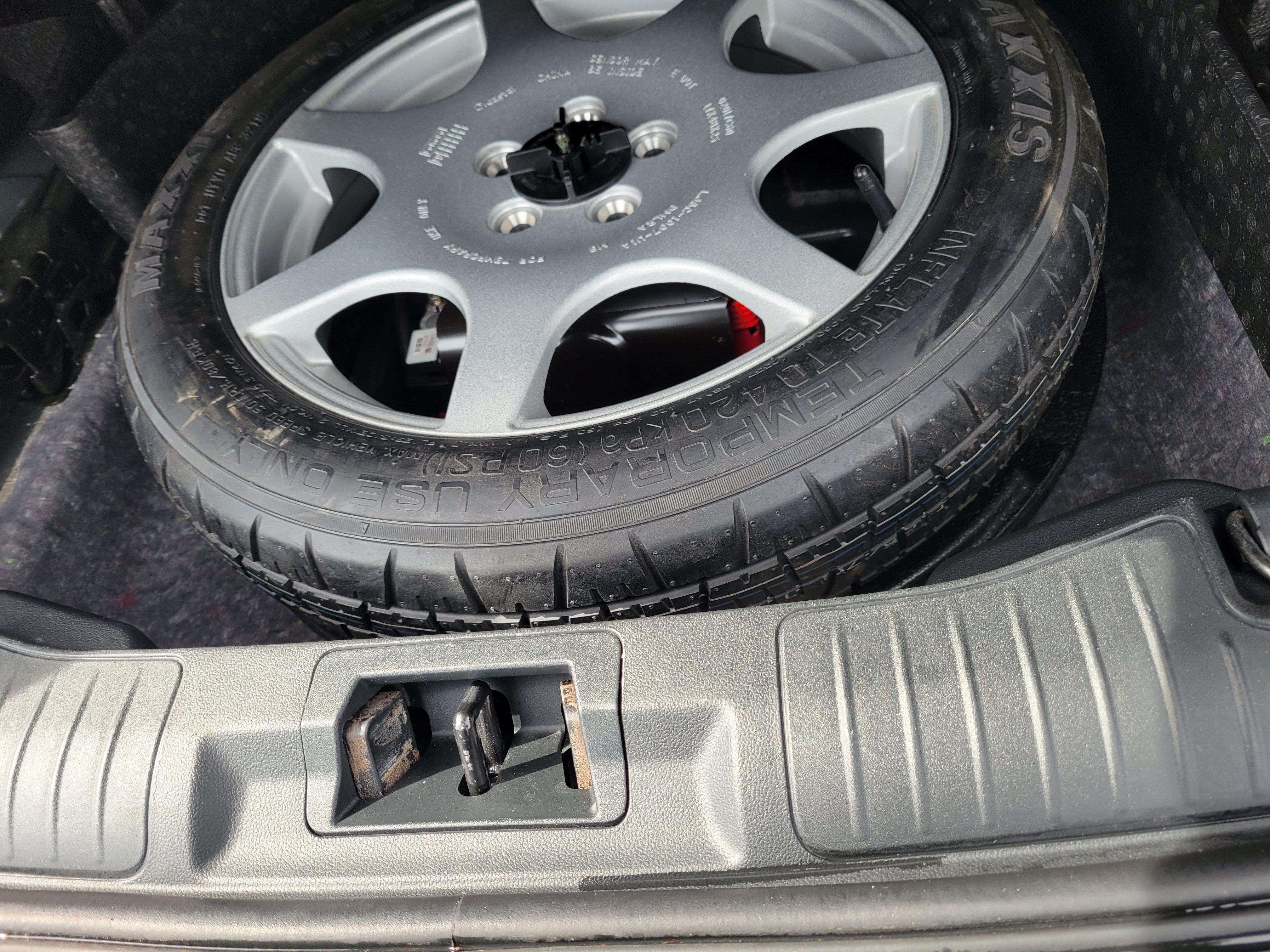 Used 2020 Ford Escape Titanium FWD image 40