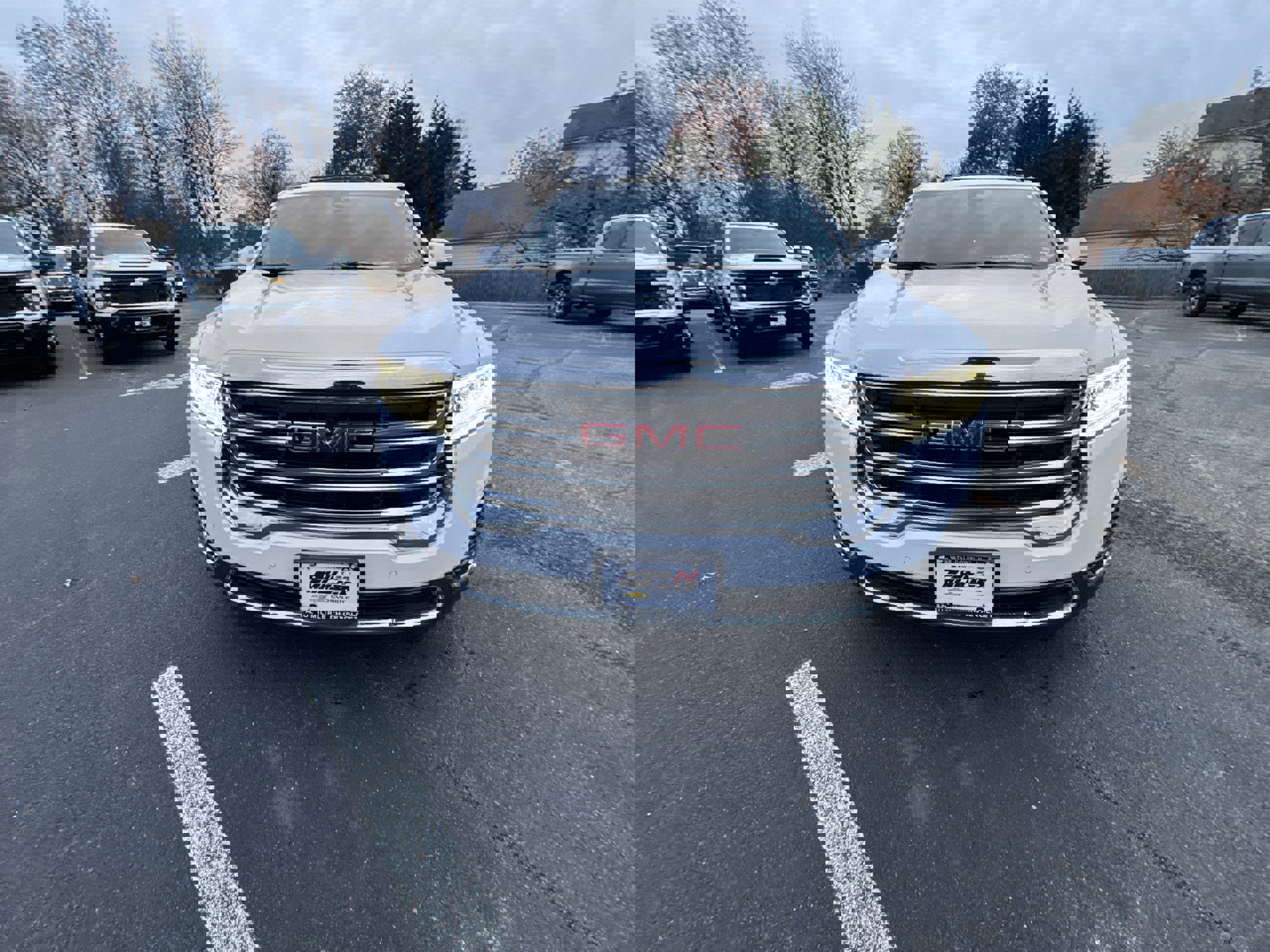 Used 2023 GMC Acadia SLE w/ Driver Convenience Package image 32