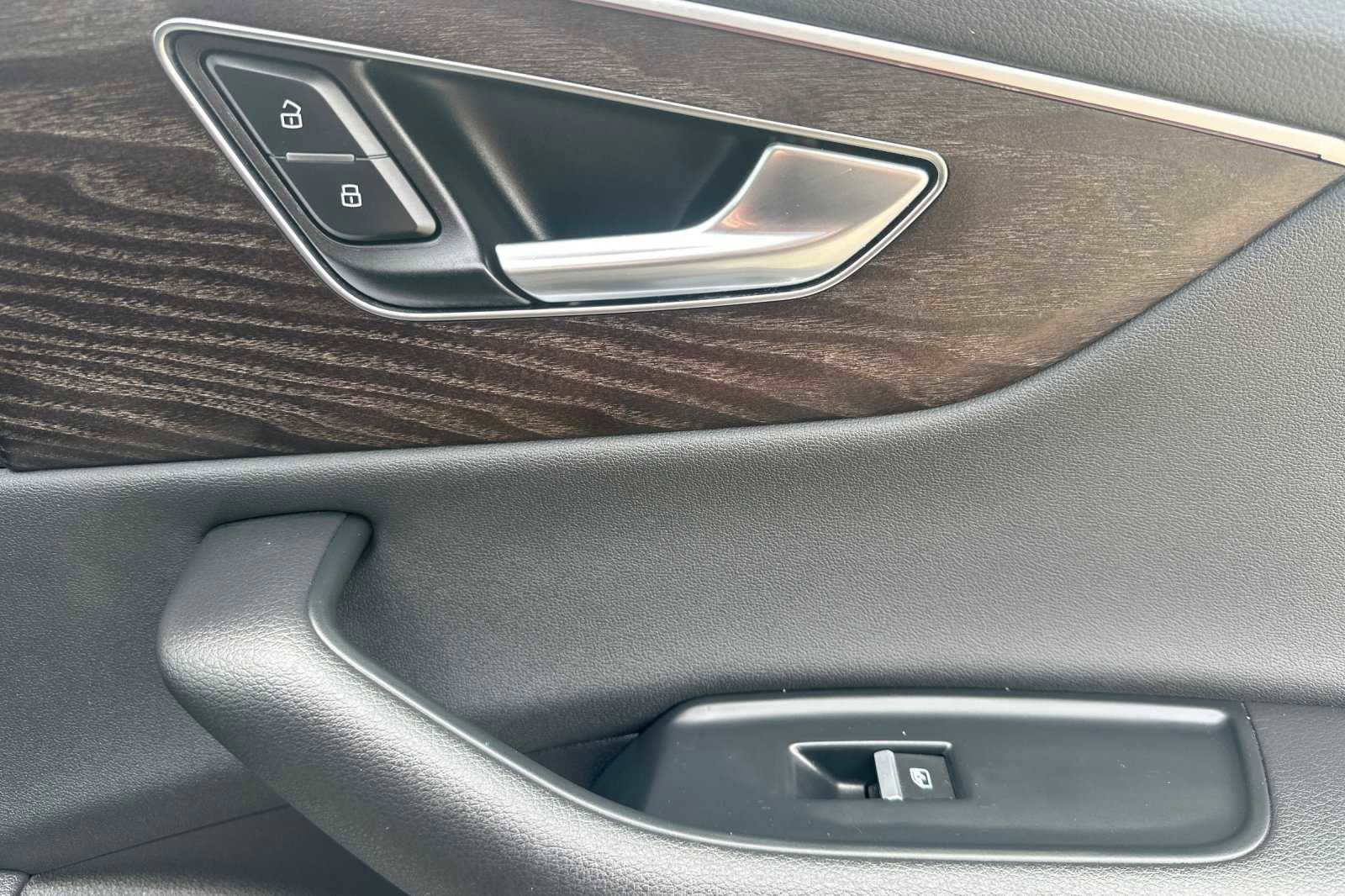 Used 2021 Audi Q8 Premium Plus w/ Premium Plus Package image 19