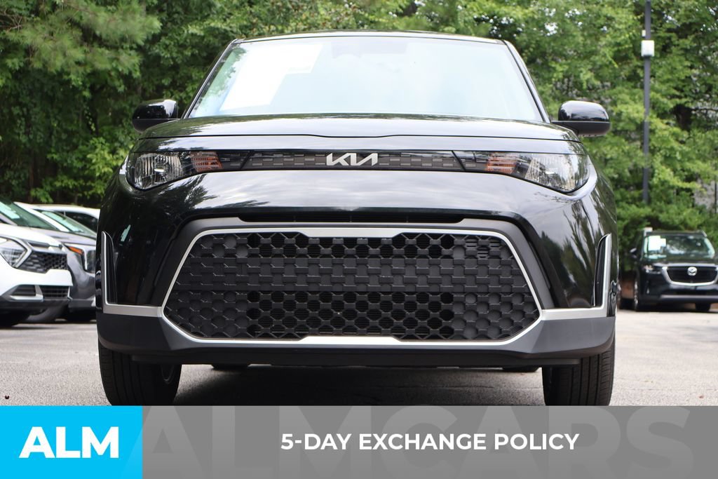 Used 2025 Kia Soul LX w/ LX Technology Package FWD image 3