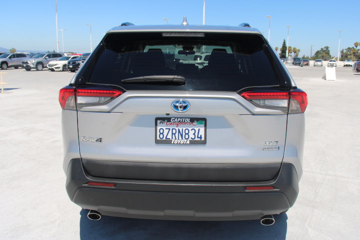 Certified 2021 Toyota RAV4 XLE w/ Convenience Package AWD/4WD image 4