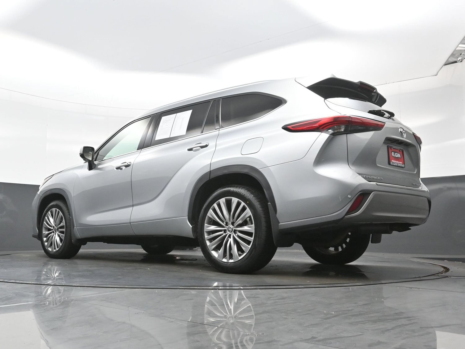 Used 2023 Toyota Highlander Platinum AWD/4WD image 32