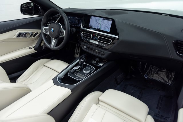 Used 2024 BMW Z4 M40i w/ Premium Package image 23