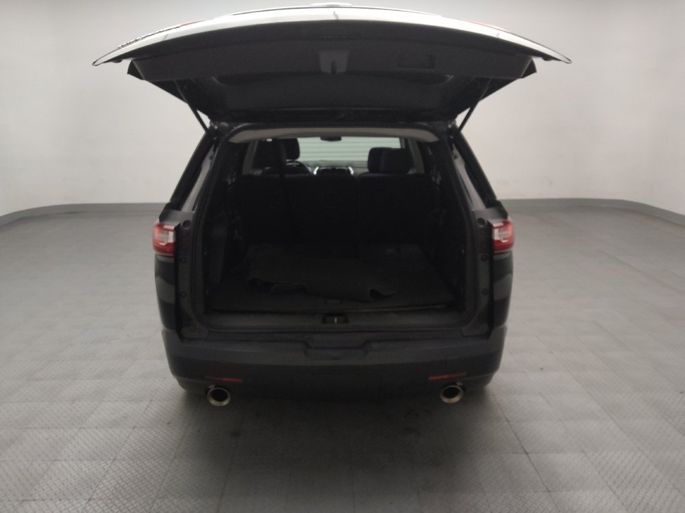 Used 2021 Chevrolet Traverse LS FWD image 29