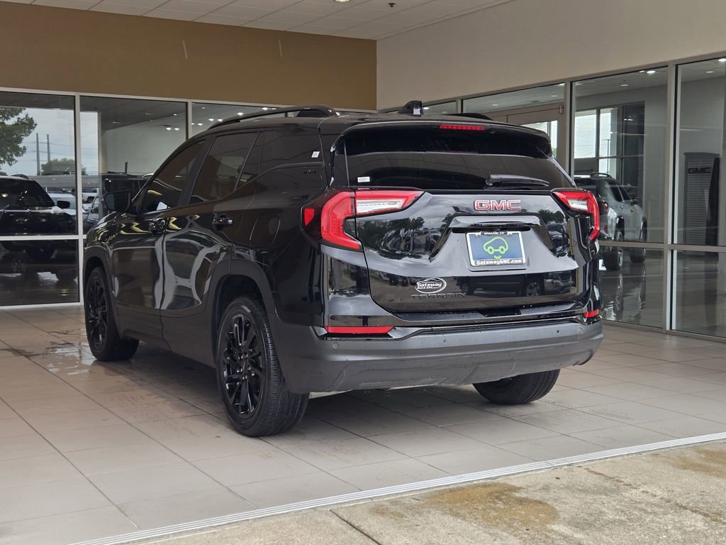 Used 2023 GMC Terrain SLE w/ Driver Convenience Package FWD image 5