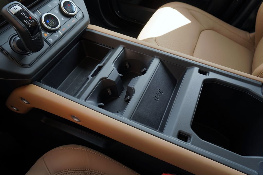 New 2026 Land Rover Defender 130 X-Dynamic SE image 31