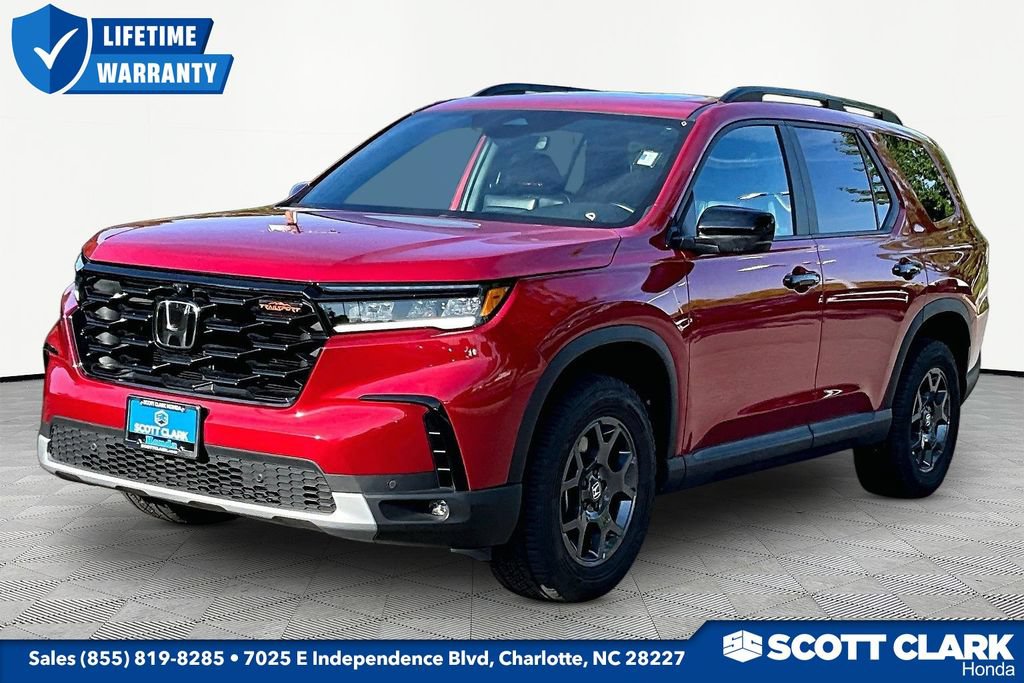 Used 2025 Honda Pilot TrailSport image 3