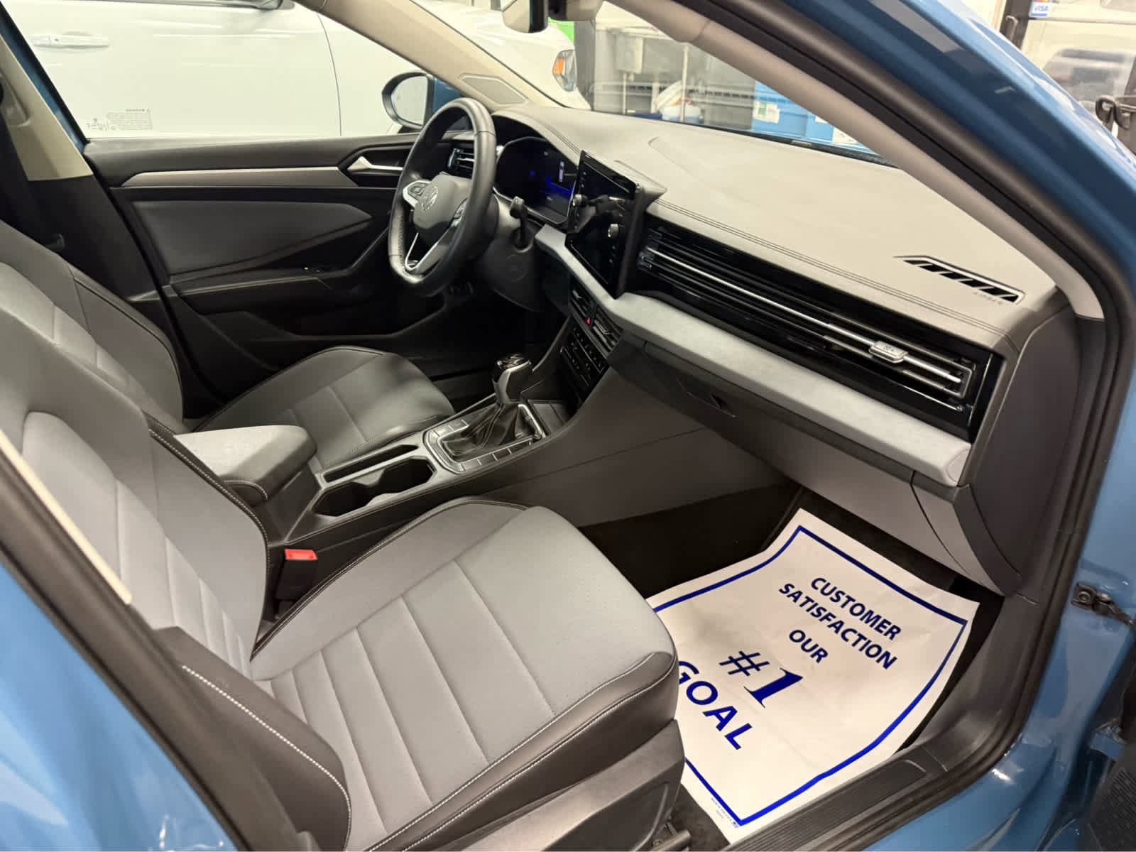 Used 2025 Volkswagen Jetta SE image 12