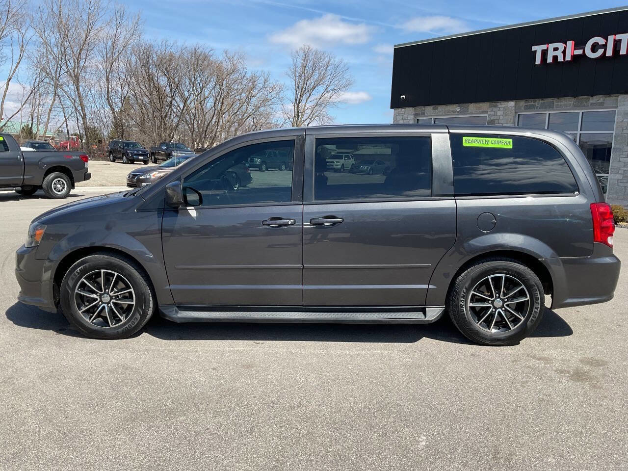 Used 2016 Dodge Grand Caravan SXT image 3