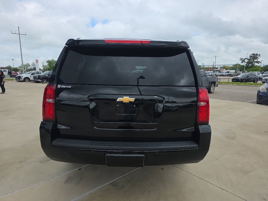 Used 2017 Chevrolet Suburban LT RWD image 17