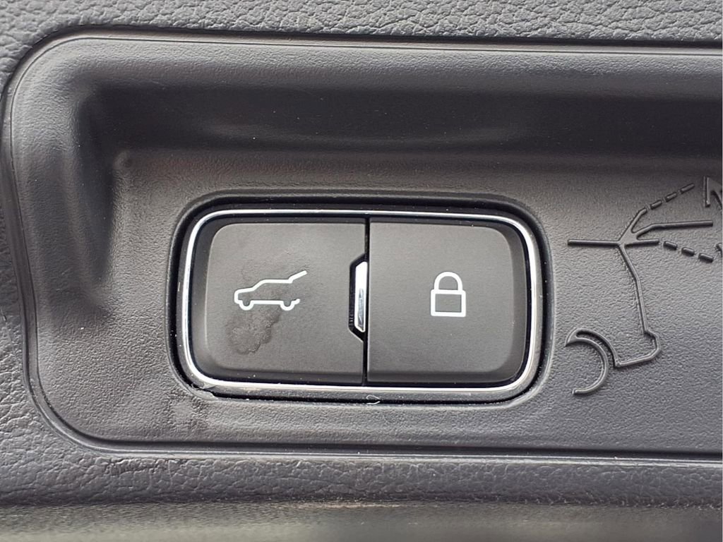 Used 2025 Ford Explorer ST image 27