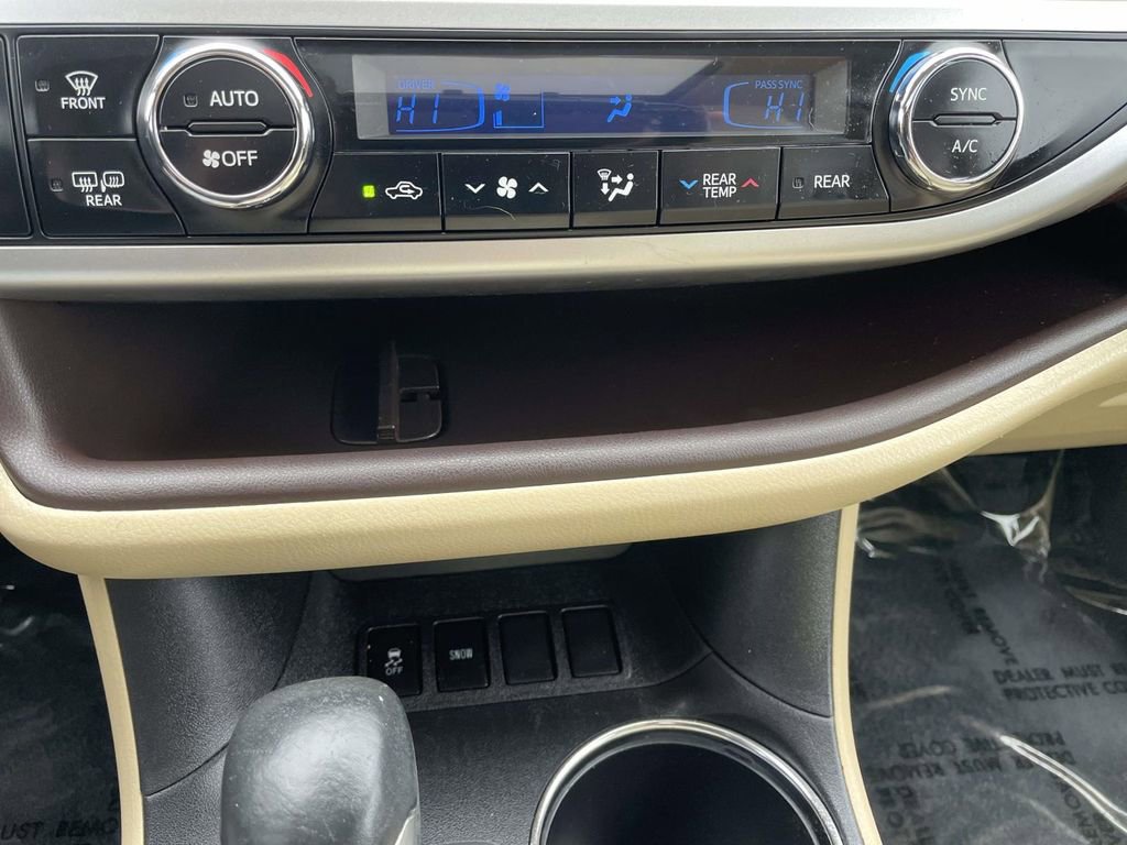 Used 2016 Toyota Highlander Limited image 43