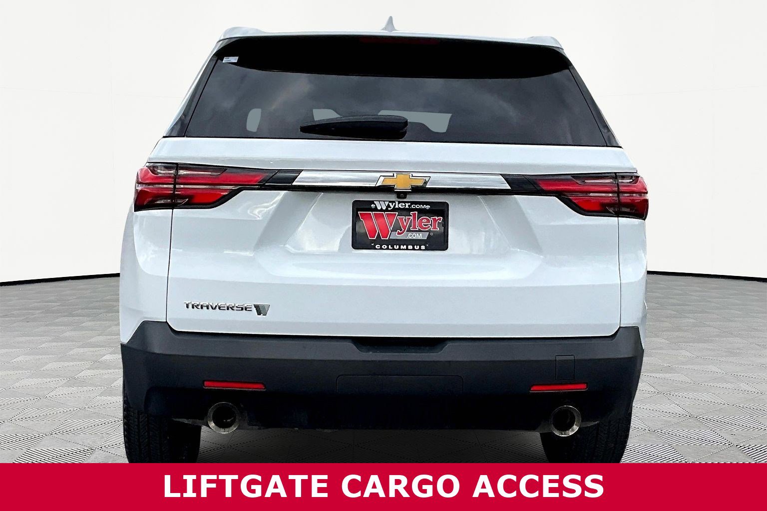 Used 2023 Chevrolet Traverse LS image 5