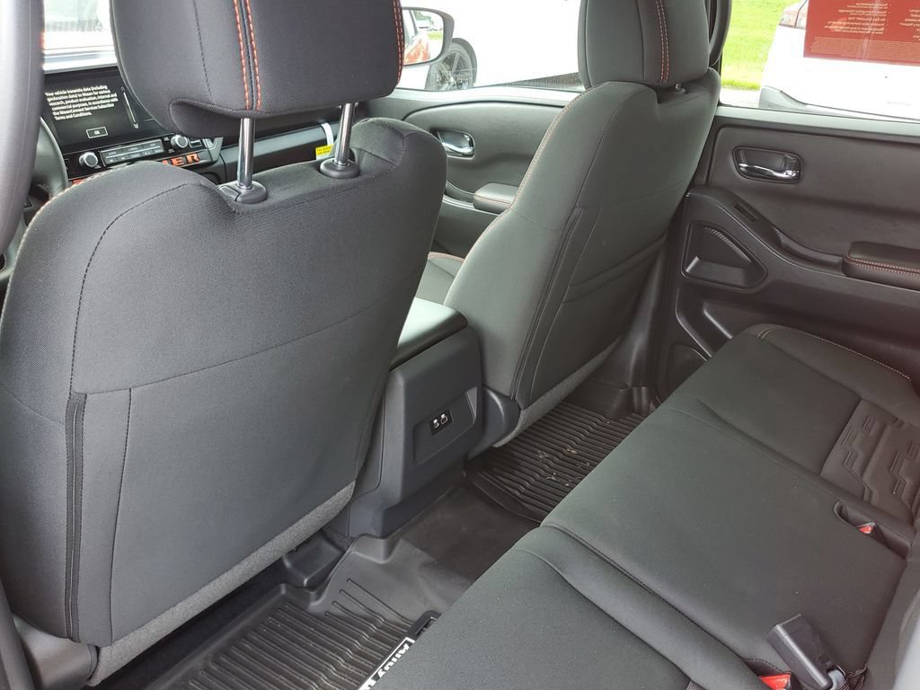 Used 2025 Nissan Frontier PRO-4X w/ Interior Protection Package AWD/4WD image 15