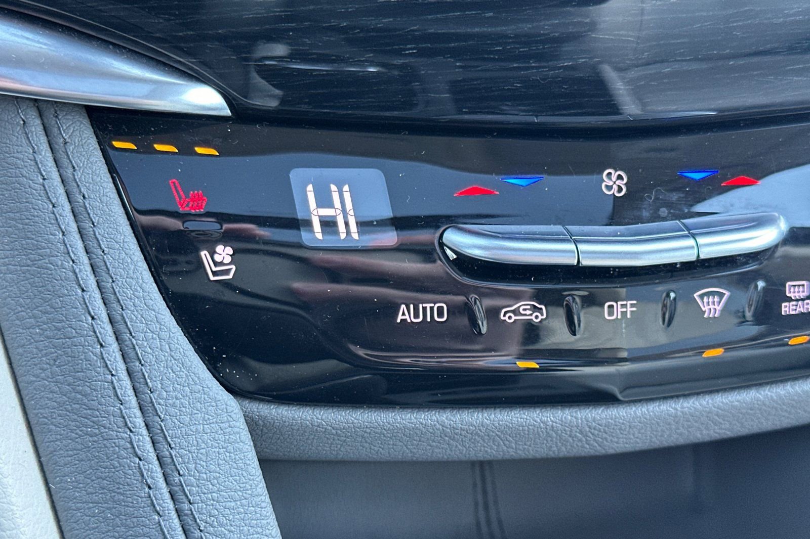 Certified 2025 Cadillac XT6 Premium Luxury image 30