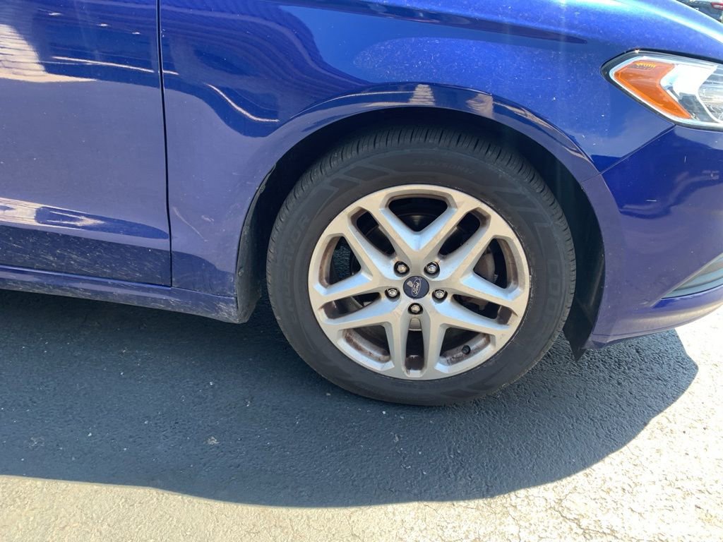 Used 2016 Ford Fusion SE image 9