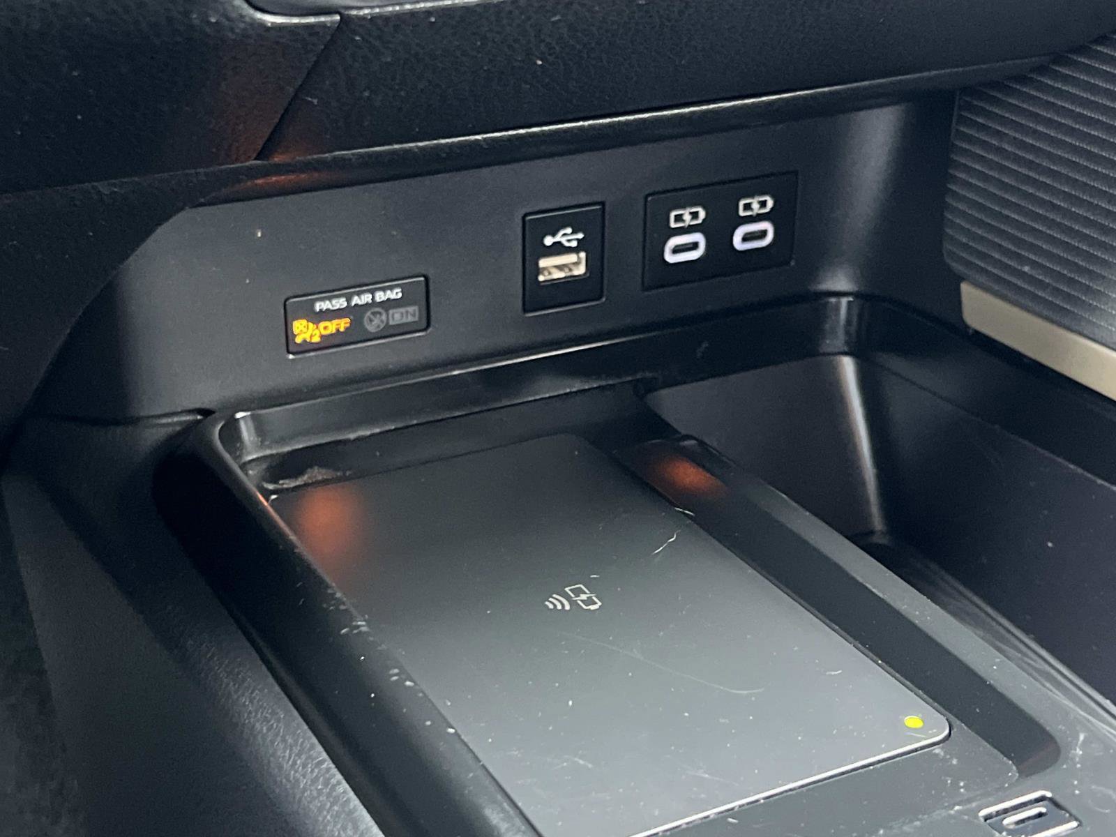 Used 2025 Toyota Camry SE w/ Convenience Package image 16