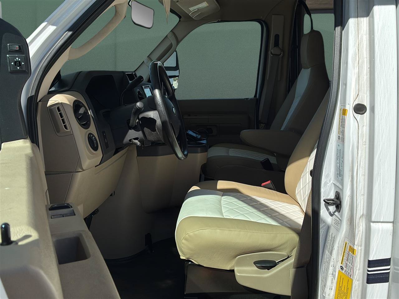 Used 2014 Ford E-450 and Econoline 450 Super Duty w/ Motorhome Prep Package RWD image 9