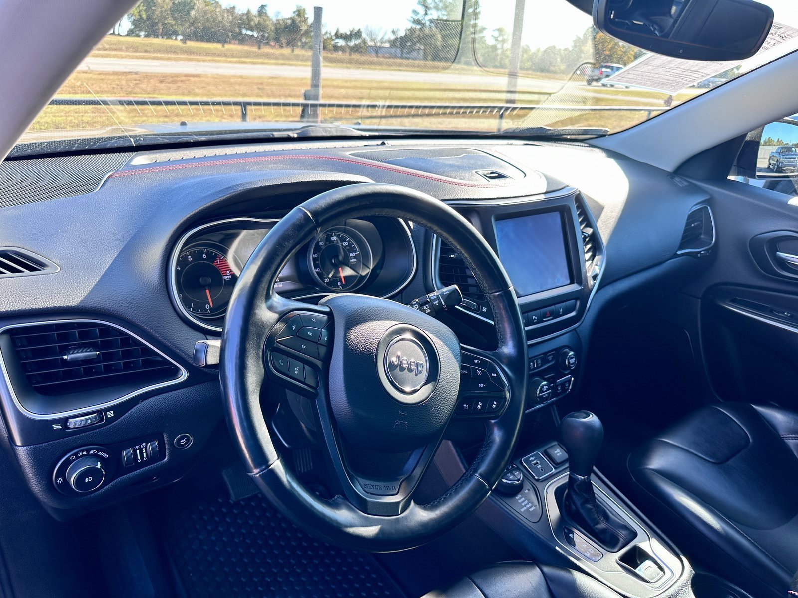 Used 2021 Jeep Cherokee Trailhawk w/ Technology Group image 14