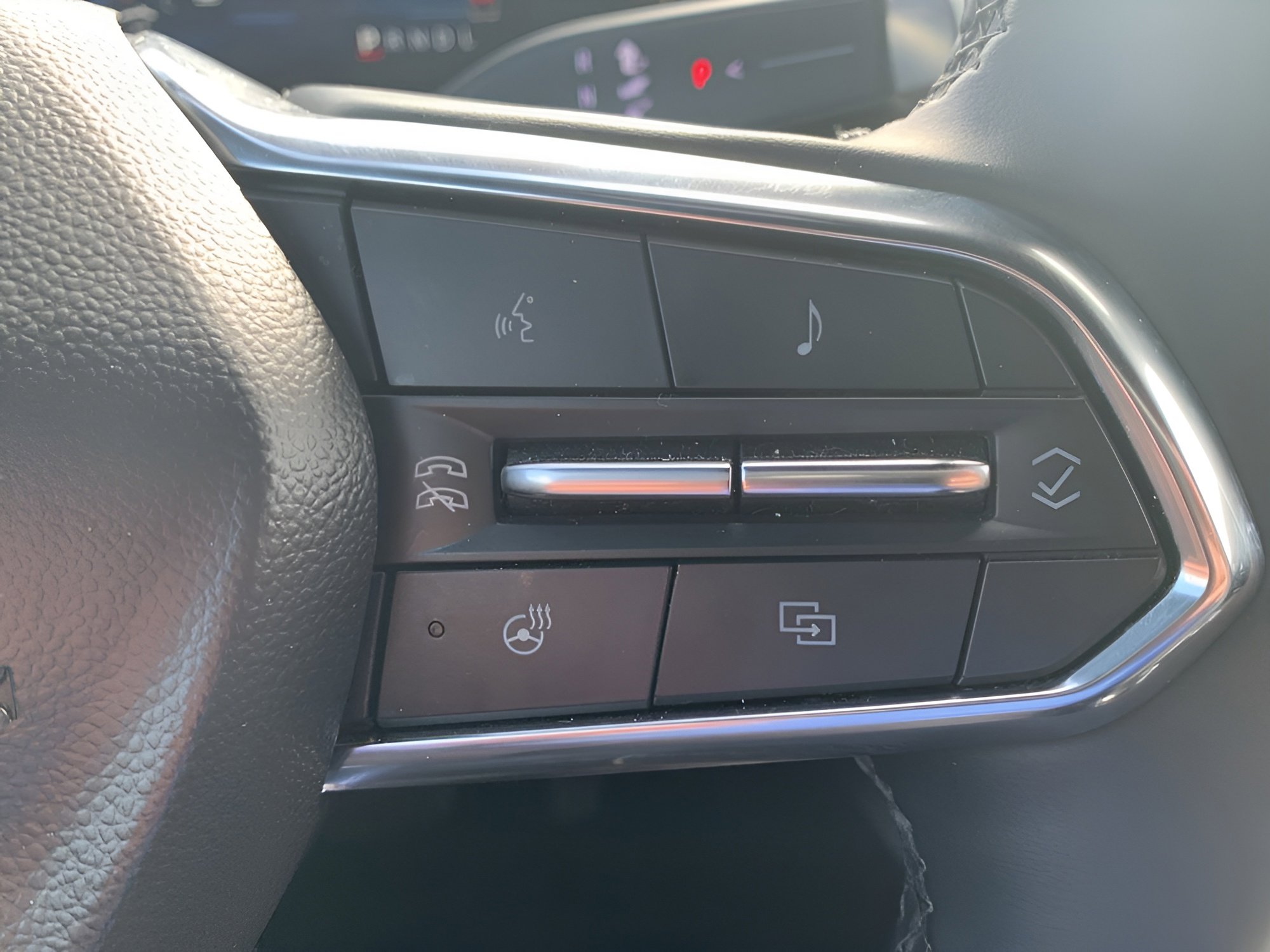 Used 2025 Chevrolet Equinox LT AWD/4WD image 13