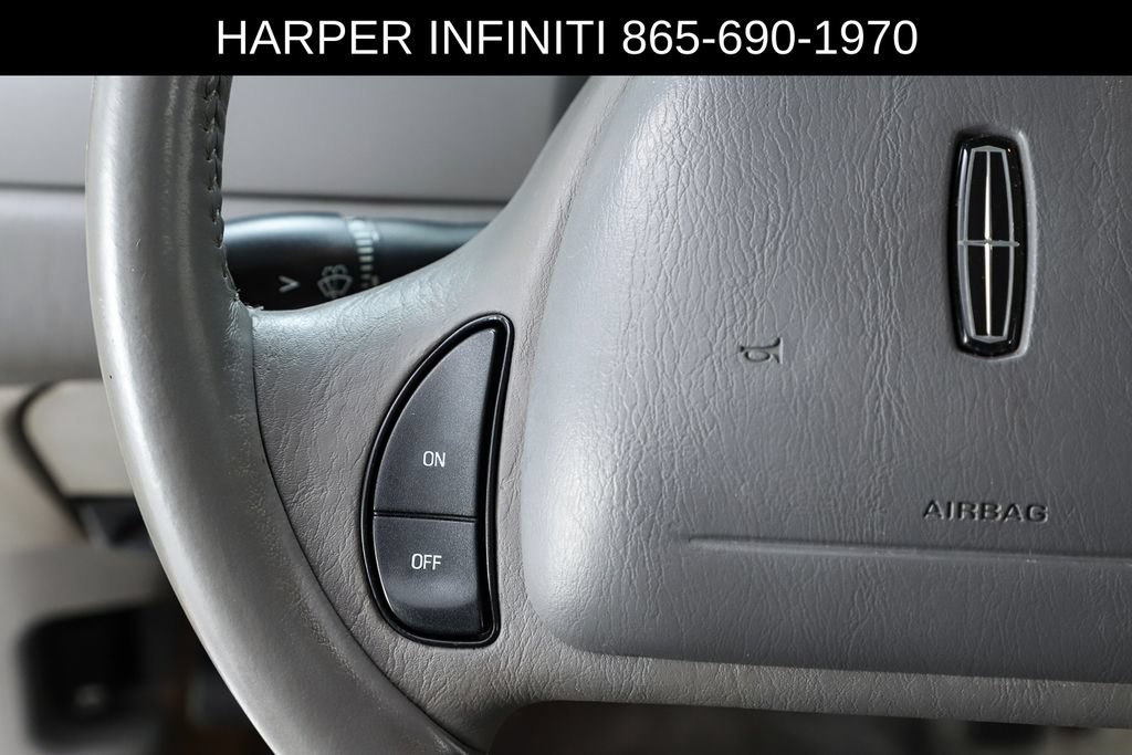 Used 2000 Lincoln Town Car Executive RWD image 56
