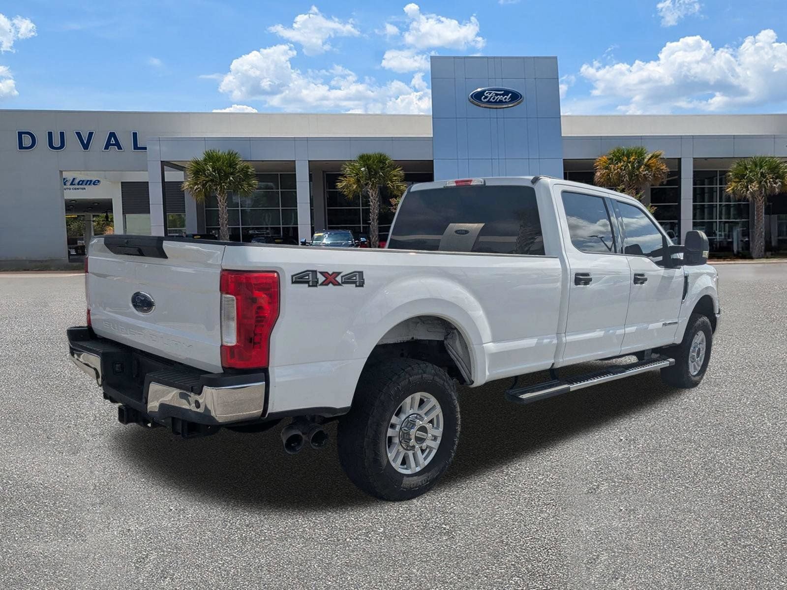 Used 2017 Ford F350 XLT w/ XLT Value Package AWD/4WD image 4