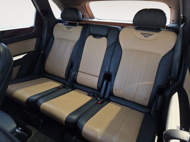 Used 2018 Bentley Bentayga Activity image 13