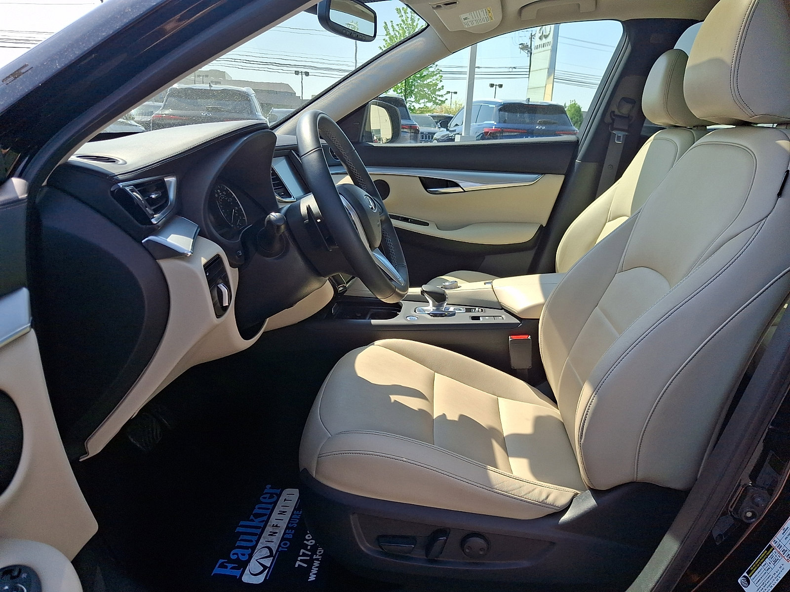 Used 2019 INFINITI QX50 Luxe w/ Navigation Package AWD/4WD image 13