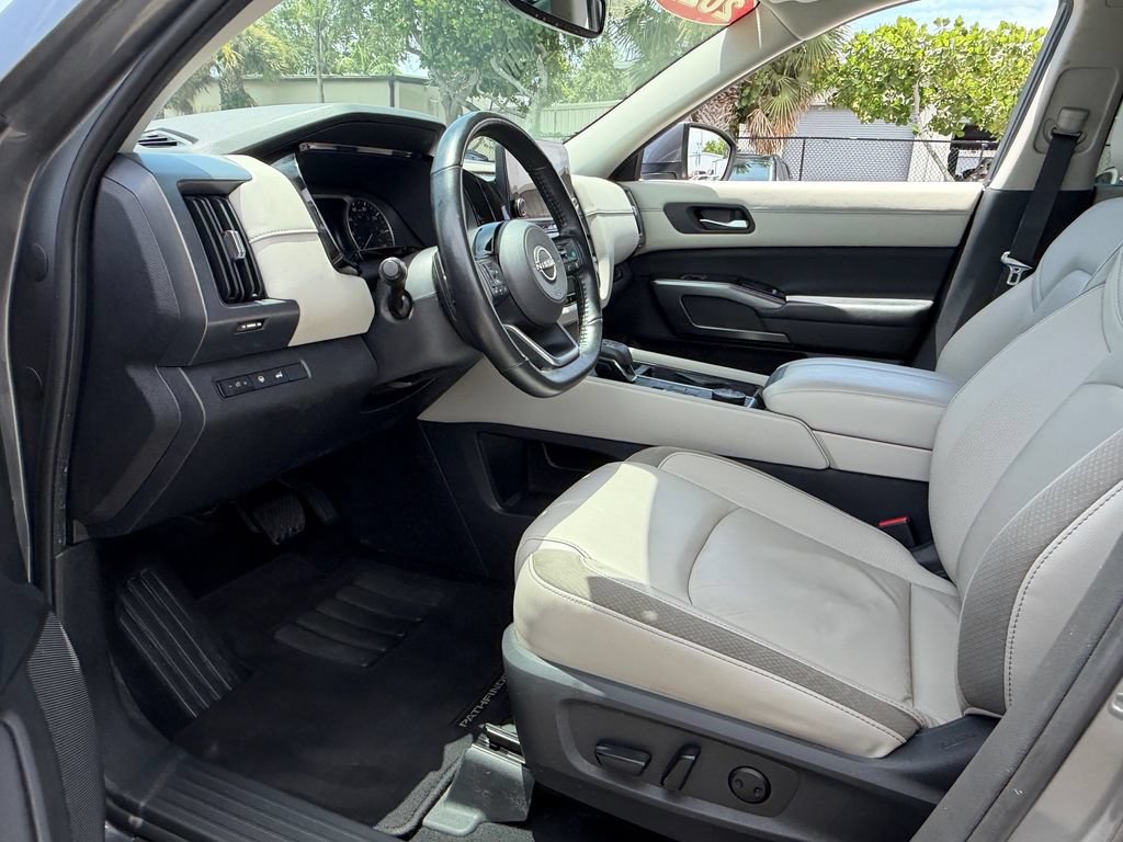 Certified 2022 Nissan Pathfinder SL w/ SL Black Package AWD/4WD image 11