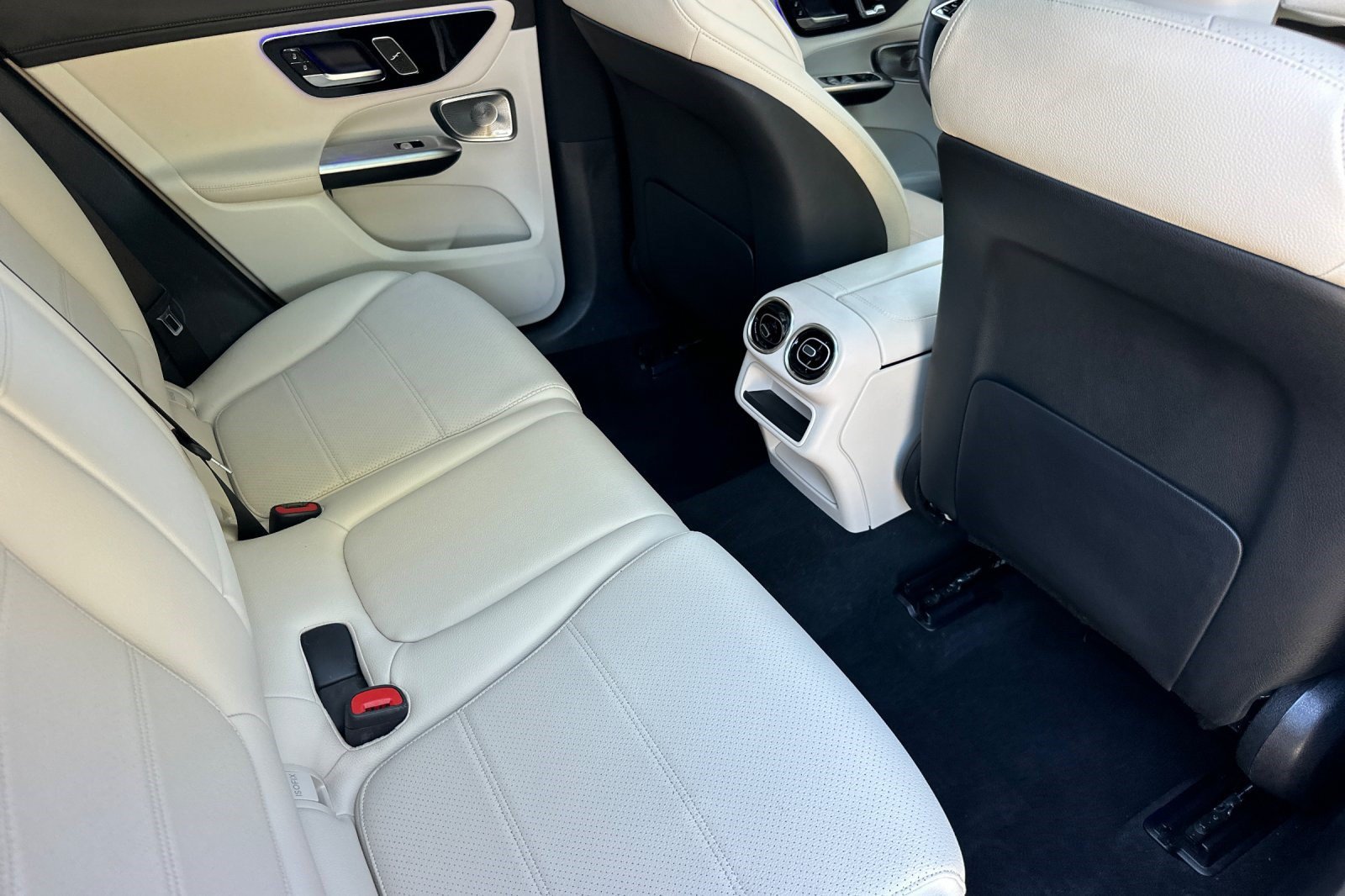 Used 2023 Mercedes-Benz GLC 300 4MATIC image 35
