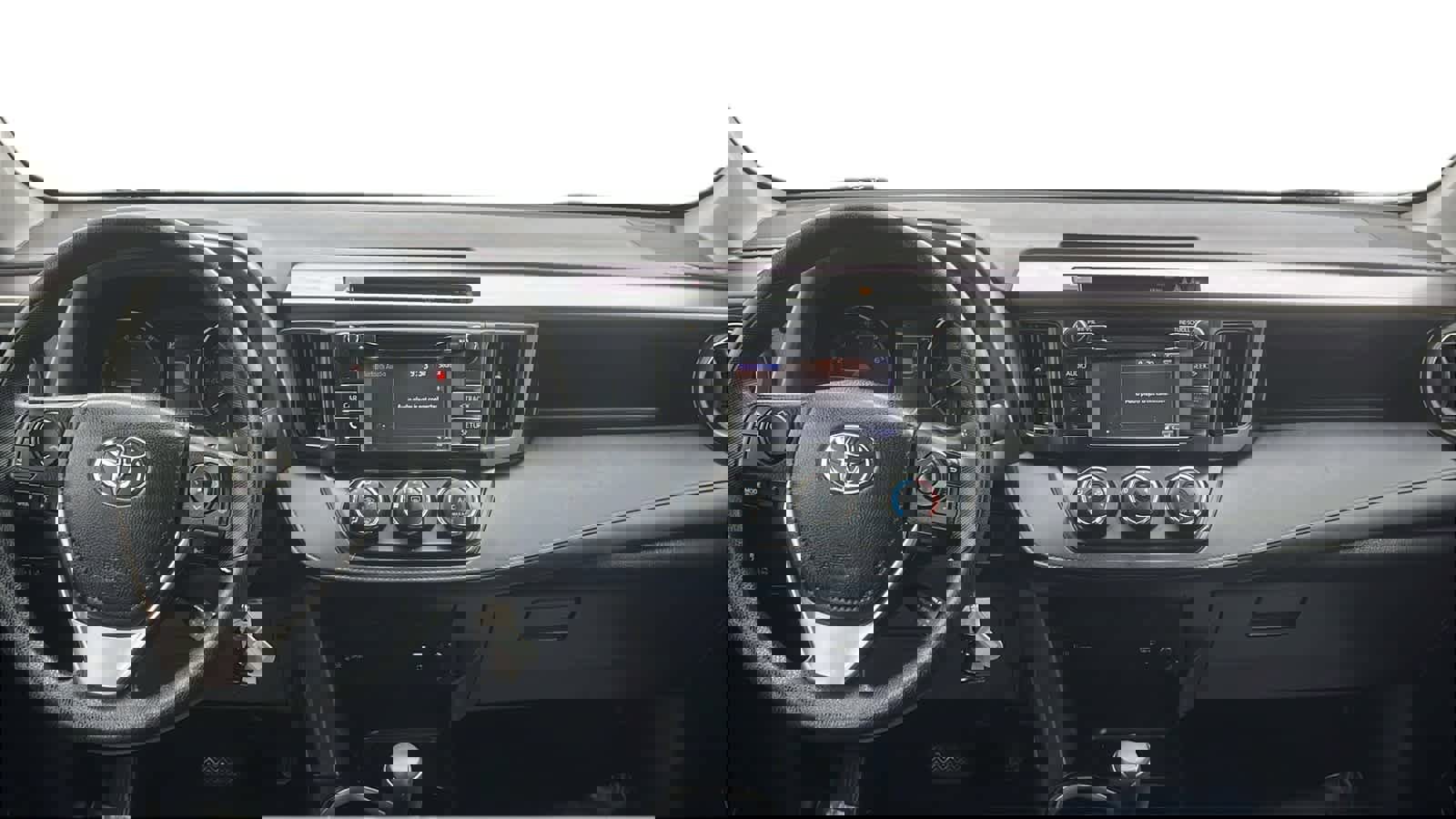 Used 2018 Toyota RAV4 LE image 29