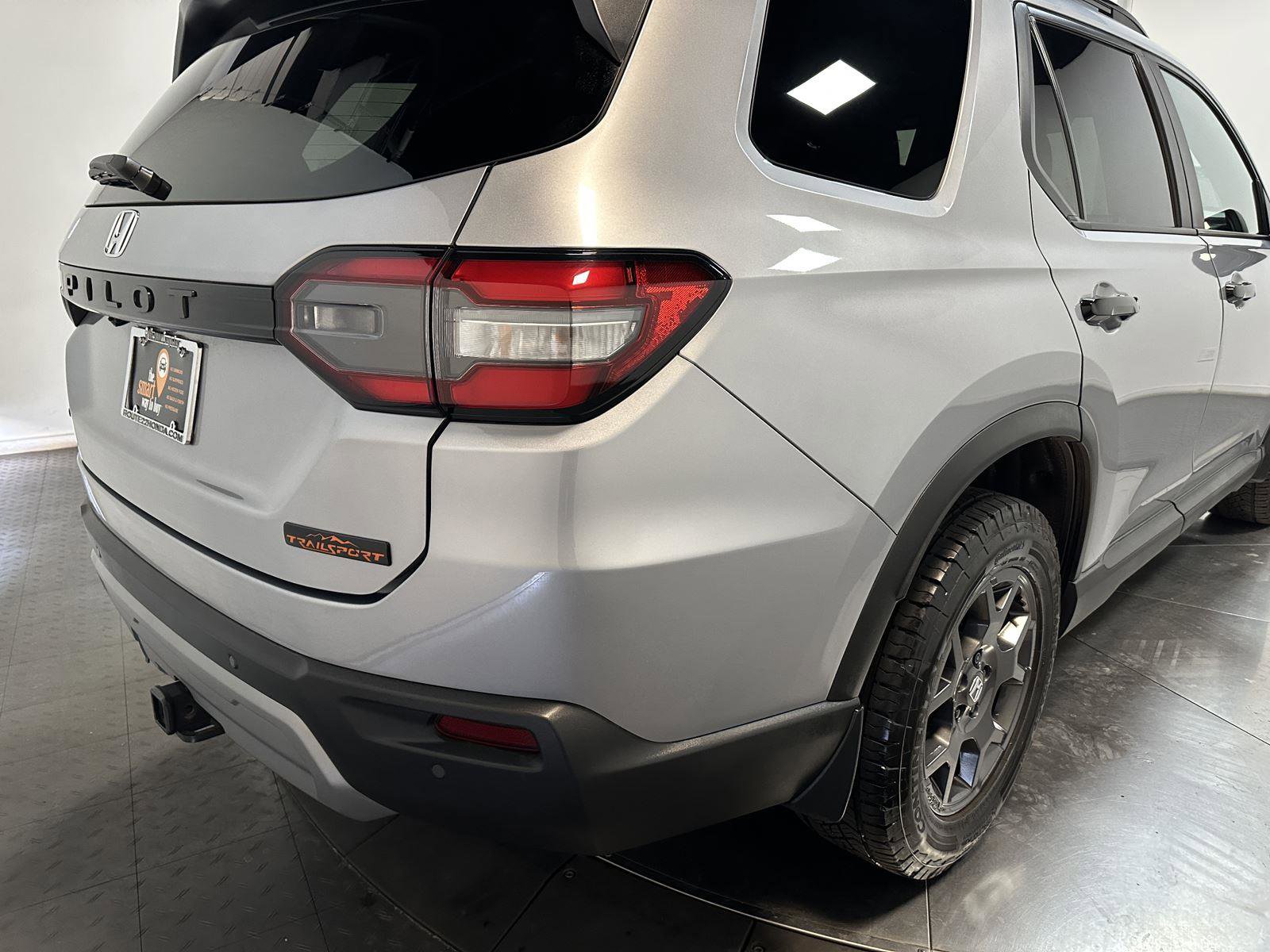 Used 2023 Honda Pilot TrailSport image 14