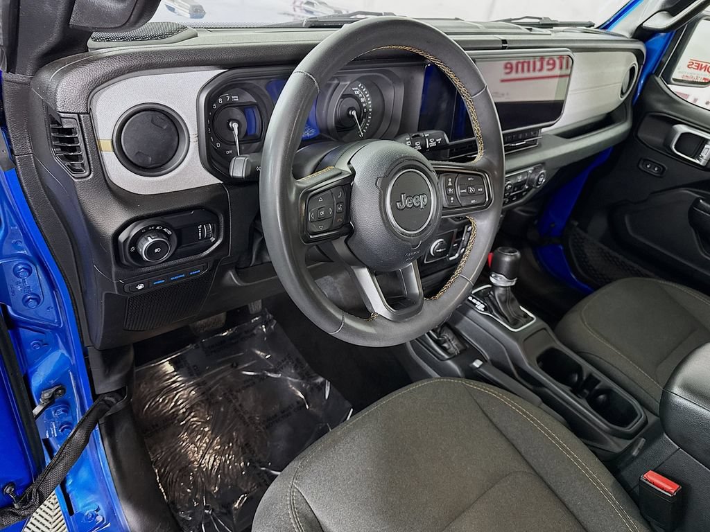 Used 2024 Jeep Wrangler Unlimited w/ Convenience Group AWD/4WD image 17