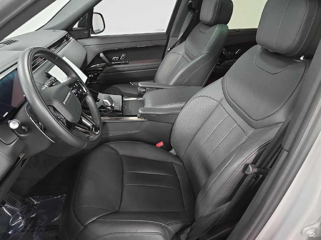 Used 2025 Land Rover Range Rover Sport Dynamic SE AWD/4WD image 5