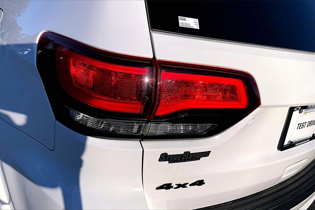 Used 2021 Jeep Grand Cherokee Laredo X image 21