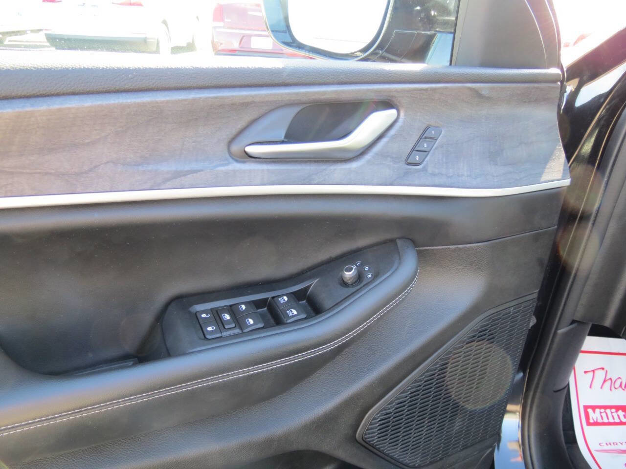 Used 2023 Jeep Grand Cherokee Limited image 13