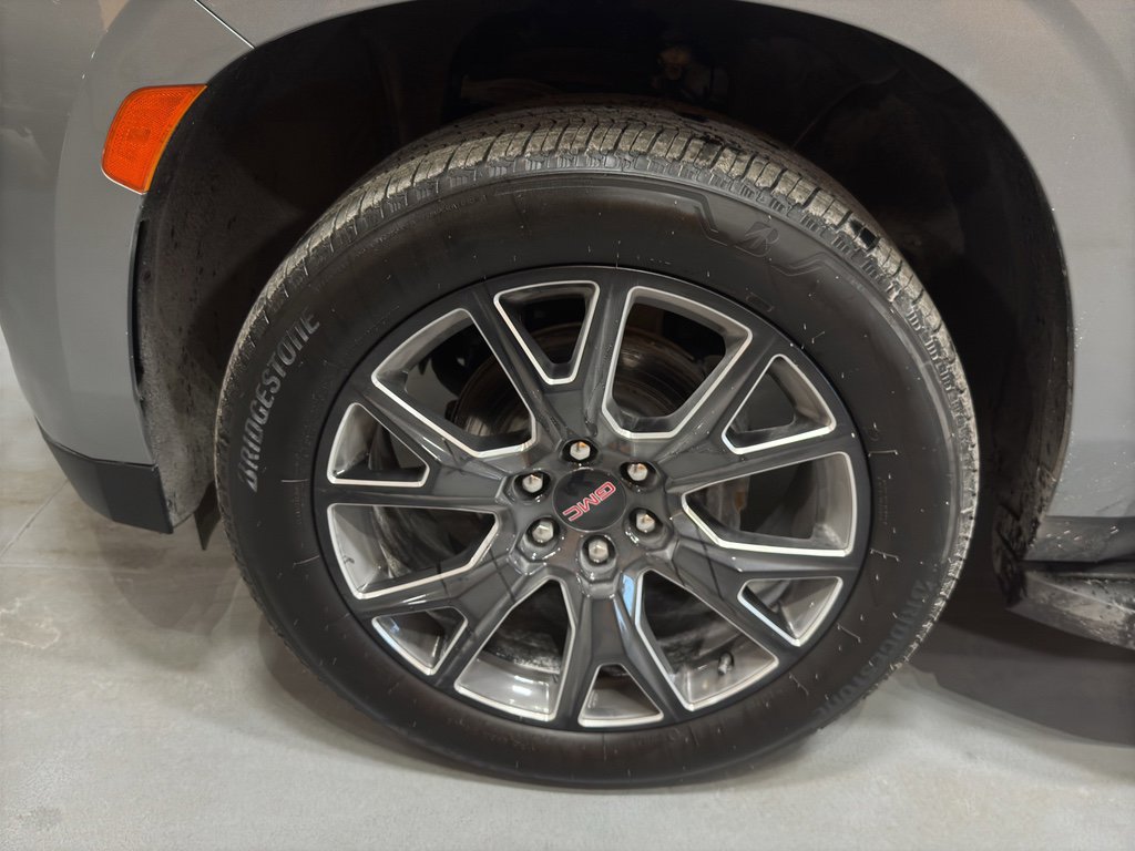Used 2024 GMC Yukon XL Denali image 9