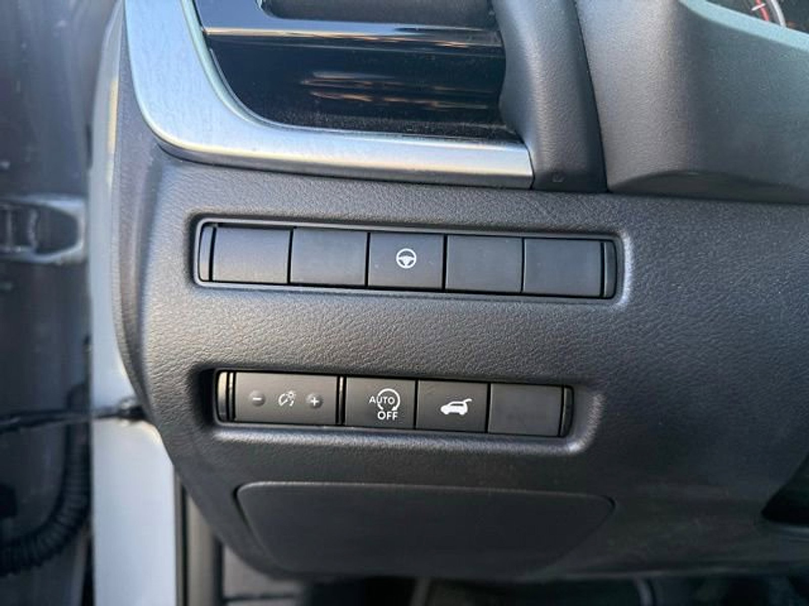 Used 2023 Nissan Rogue SL AWD/4WD image 17