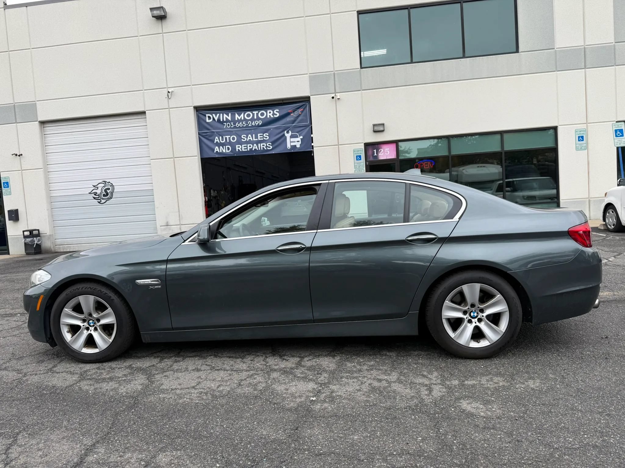 Used 2012 BMW 528i xDrive Sedan AWD/4WD image 3
