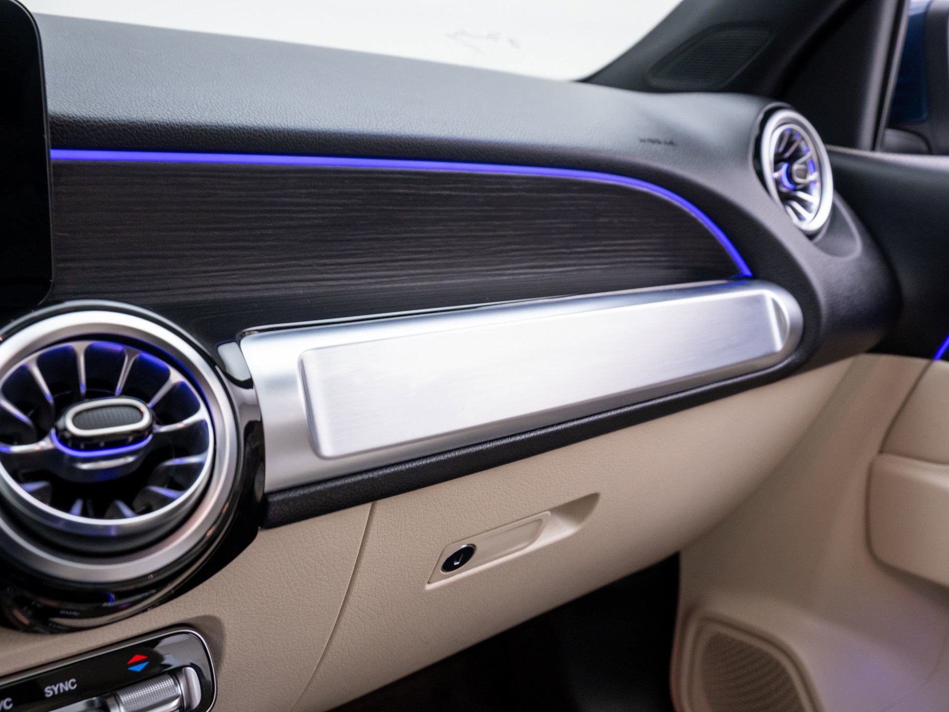 Used 2023 Mercedes-Benz GLB 250 4MATIC image 26