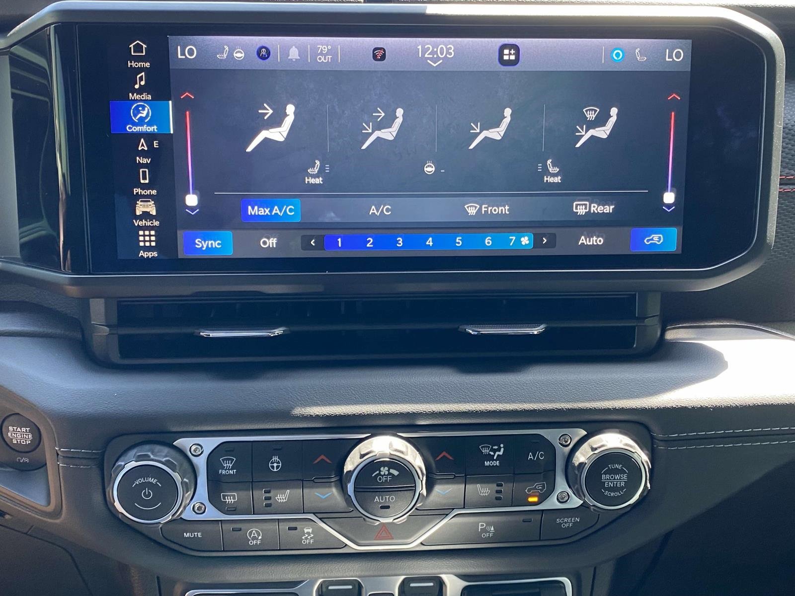 New 2025 Jeep Wrangler Unlimited Rubicon w/ Technology Group image 28