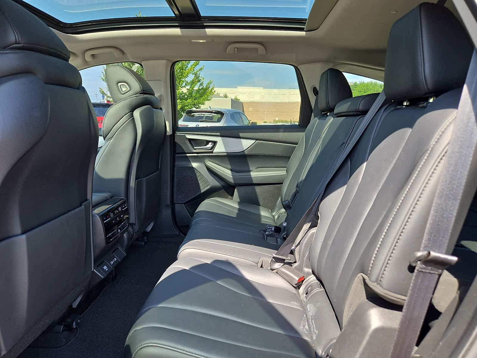 Used 2024 Acura MDX SH-AWD image 11