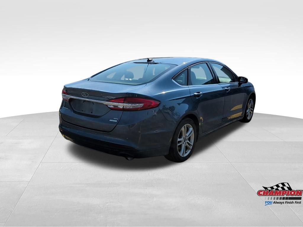 Used 2018 Ford Fusion SE w/ Fusion SE Technology Package FWD image 5